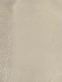 美しい砂浜(縦) 美しい砂浜(縦)の写真