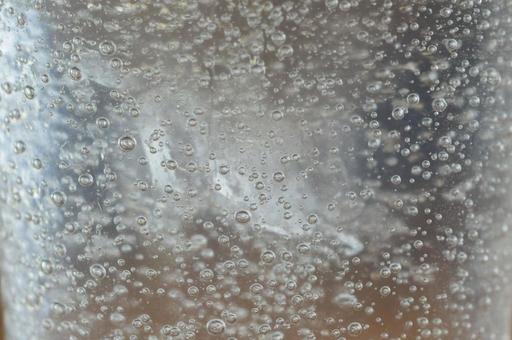 炭酸水の中の気泡の舞い 炭酸水の中の気泡の舞いの写真