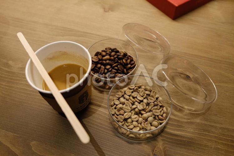 カフェでゆっくり珈琲タイム コーヒー豆,珈琲豆,珈琲時間の写真素材