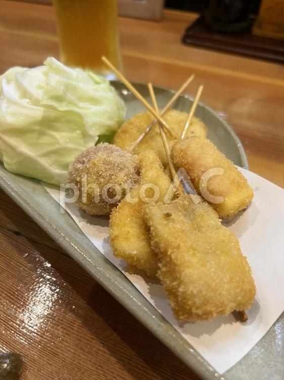 居酒屋おつまみ　串揚げ盛り合わせ② 串揚げ,揚げ物,フライの写真素材