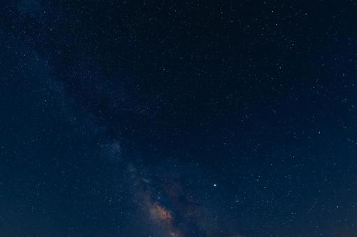 真夏の星空 真夏の星空 天の川,夏の大三角,満天の星空の写真素材