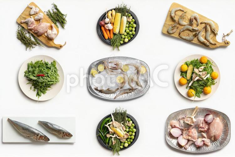 前上から見た鶏肉とエビとアジなど 魚介類,鶏肉,ハーブの写真素材