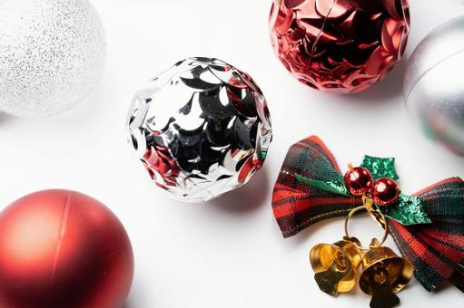 クリスマス飾りの赤銀構図 クリスマス,オーナメント,飾りの写真素材