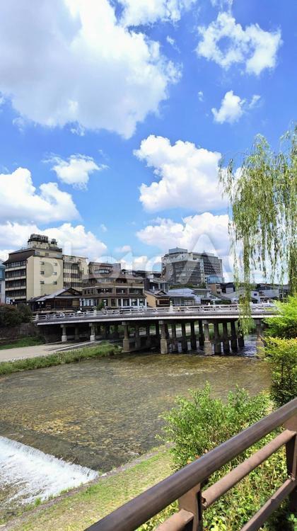 鴨川（京都，三条京阪バス停からの風景） 鴨川,京都,三条京阪の写真素材