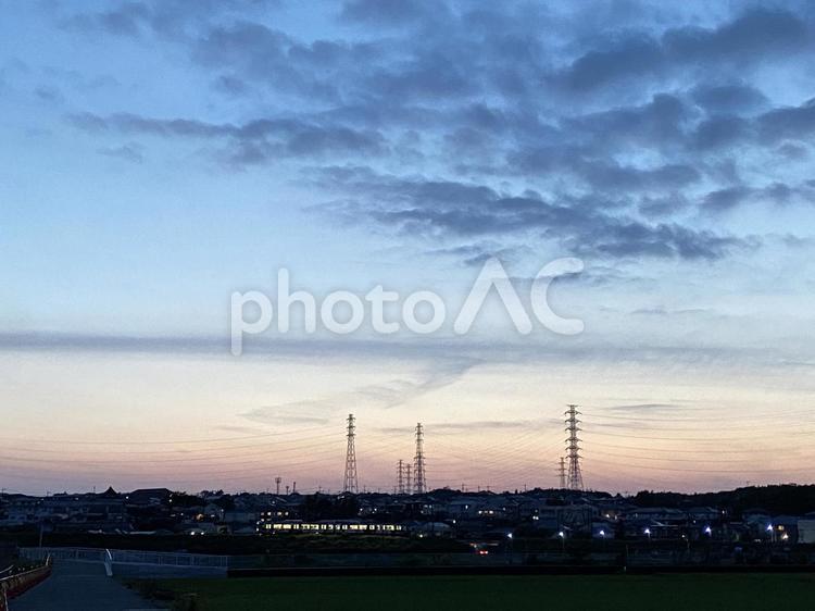 夕暮れの街 空,曇,夕暮れの写真素材