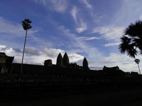 青空とシルエット 遺跡,シルエット,カンボジアの写真素材