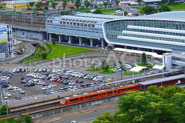 jr新鳥栖駅とハウステンボス号（寄り） jr新鳥栖駅,長崎本線,ハウステンボス号の写真素材