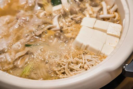 冬には熱々のきのこ鍋を 鍋料理,冬,旬の味覚の写真素材