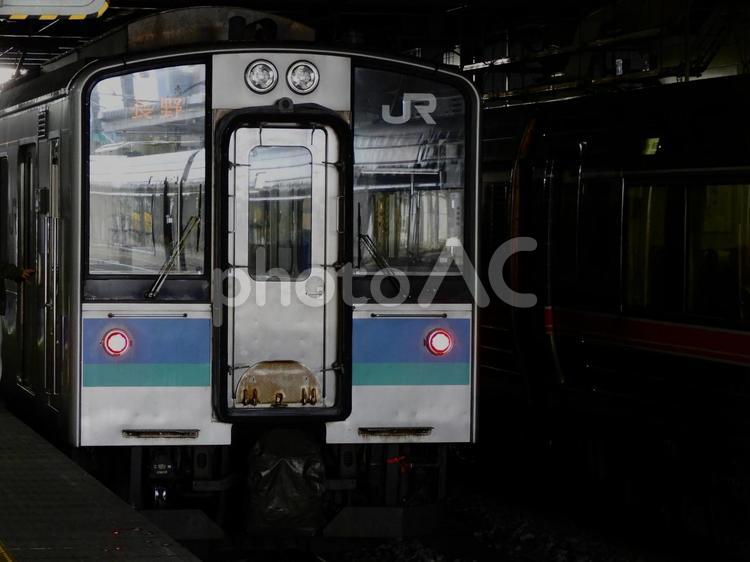 JR長野駅に停車する篠ノ井線普通列車 篠ノ井線,信州,長野の写真素材