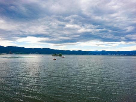 Photo, lake suwa, see the boat, suwa city, 