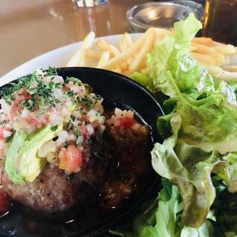 アボカドハンバーグ アボカドハンバーグの写真