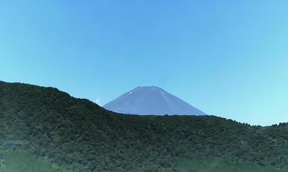 山の向こうの富士山 山の向こうの富士山の写真