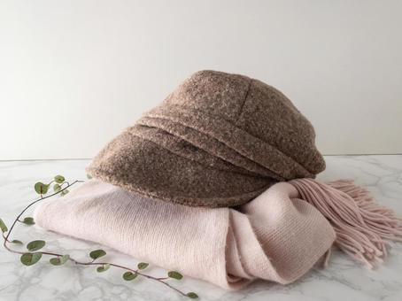 あったかキャスケットとピンクのマフラー あったかキャスケットとピンクのマフラー 服飾雑貨,ファッション,帽子の写真素材