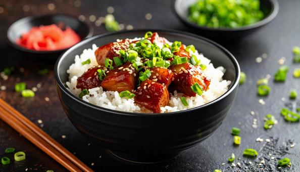 トロトロに煮込んだ肉が美味しそうな角煮丼 トロトロに煮込んだ肉が美味しそうな角煮丼の写真