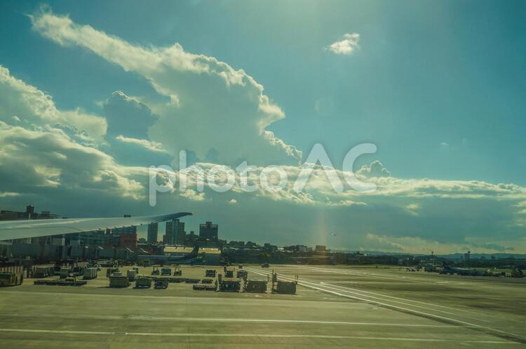 台湾・台北の街並みと夏空 入道雲,台湾,台北の写真素材