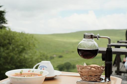 高原でコーヒーの写真