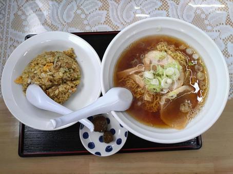 ラーメン・半チャーハンセット ラーメン・半チャーハンセット ラーメン,チャーハン,半チャーハンの写真素材