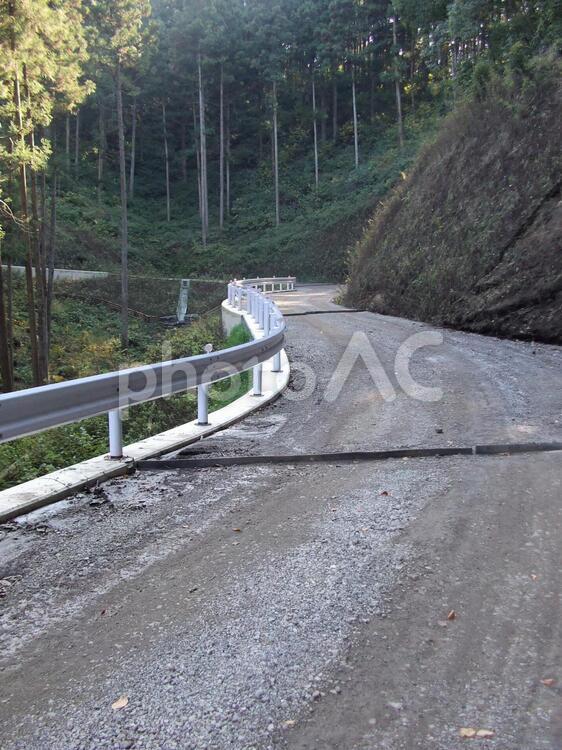 工事中の林道（未舗装） 林道,未舗装,砂利道の写真素材