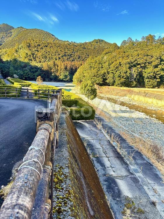 冬の公園　田舎　熊野川　新宮市 冬の公園,田舎,熊野川の写真素材
