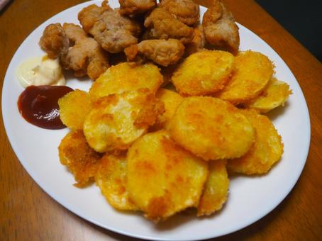 唐揚げとポテトフライ 唐揚げ,ポテトフライ,美味しいの写真素材
