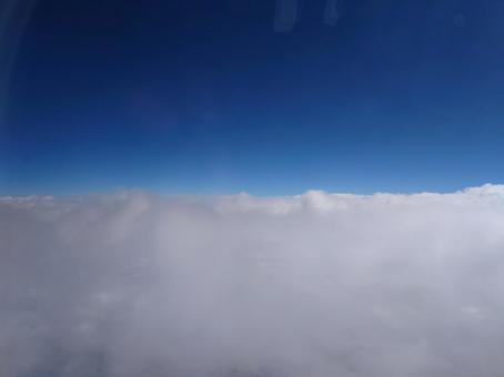 空 雲 飛行機 空 雲 飛行機の写真