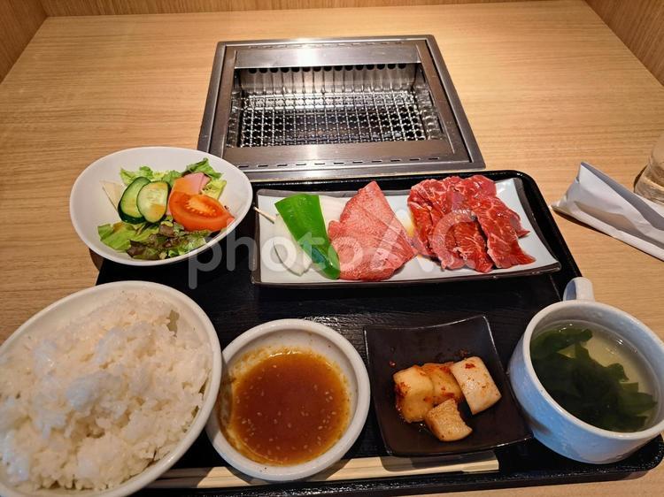 たまには一人焼き肉でがっつりご飯 食べ物,食事,焼き肉の写真素材