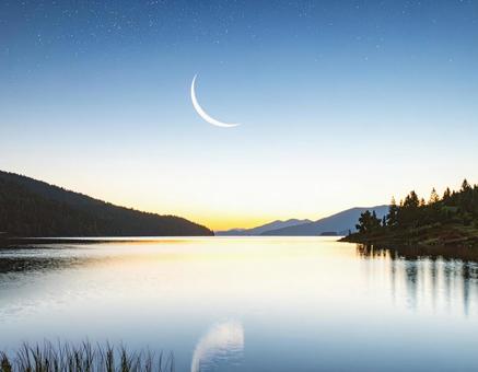 美しい月夜の風景 穏やかな湖 美しい月夜の風景 穏やかな湖の写真