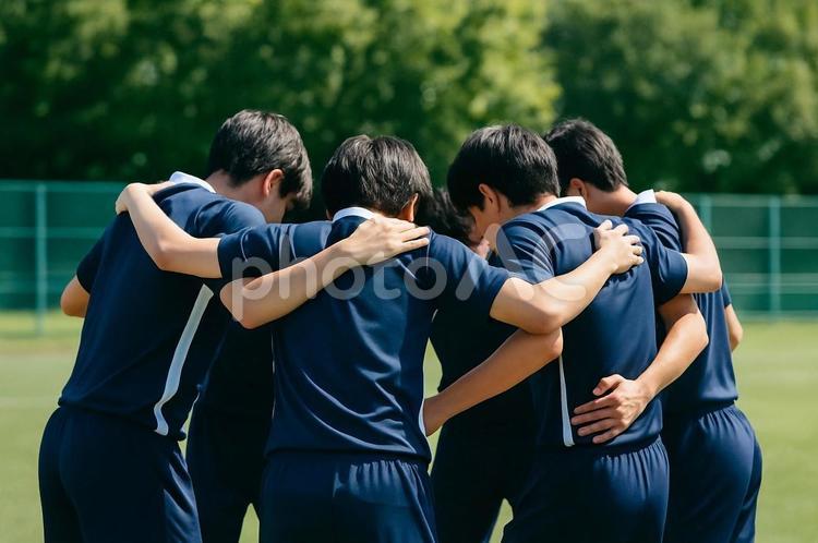 円陣を組む学生スポーツチーム・部活動 円陣,スポーツチーム,学生の写真素材