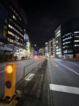 夜の中央分離帯 夜の中央分離帯 夜,道,街の写真素材