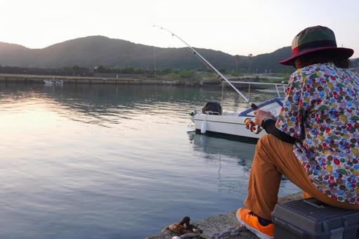 静かな漁港で魚釣り・和歌山県西脇漁港 静かな漁港で魚釣り・和歌山県西脇漁港 魚釣り,フィッシング,釣り人の写真素材