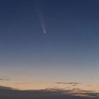 夕暮の彗星 夕暮の彗星 夕暮,紫金山,アトラスの写真素材