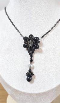 フラワーモチーフのネックレス フラワーモチーフ,ネックレス,アクセサリーの写真素材