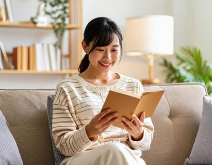 読書をする女性3 読書をする女性3の写真