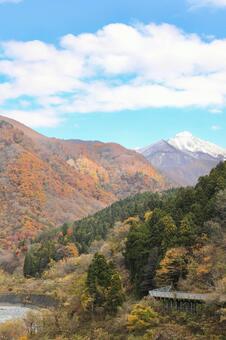 姫川　新潟　雪山 背景,姫川,風景の写真素材