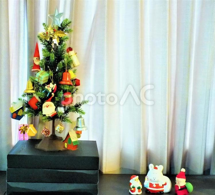 クリスマスツリーとサンタさん クリスマス,サンタクロース,サンタの写真素材