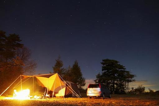 キャンプの夜 キャンプ,夜,星空の写真素材
