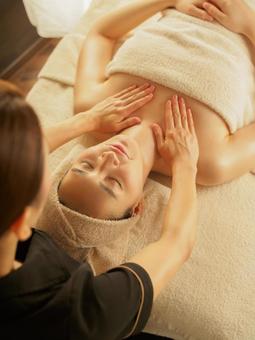 Beauty treatment, relaxation, aroma image, beauty salon, massage, décolleté, JPG