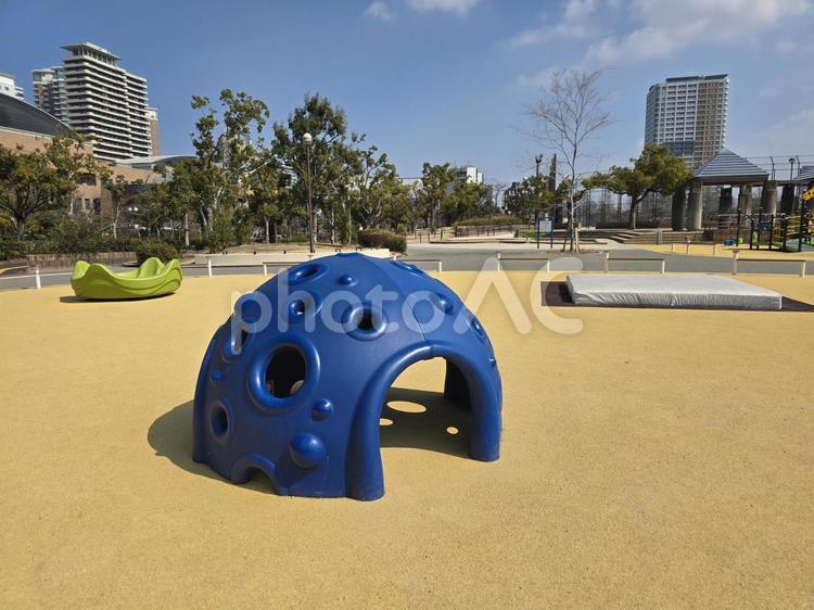 公園のインクルーシブ遊具 公園,広場,インクルーシブの写真素材
