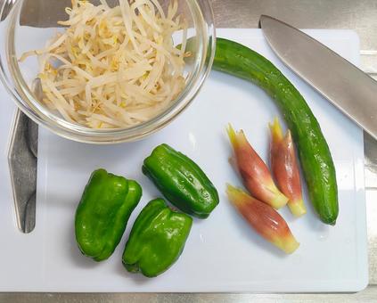 Photo, summer vegetables, green pepper, loading, 