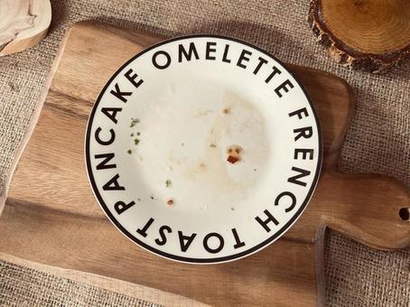 パスタを食べ終わった後の皿 パスタを食べ終わった後の皿 皿,食器,食後の写真素材