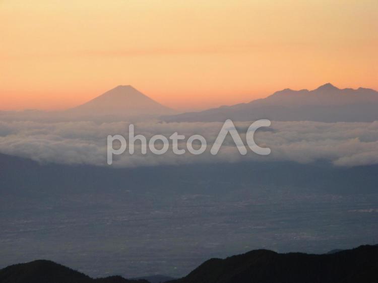 北アルプスから望む富士山 富士山,曙,年賀状の写真素材