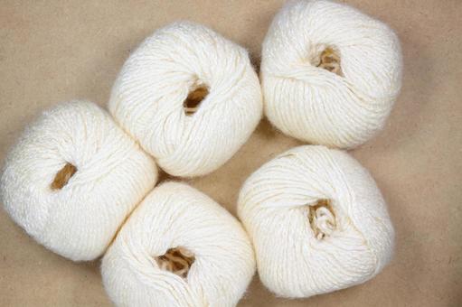 白い毛糸 白い毛糸の写真