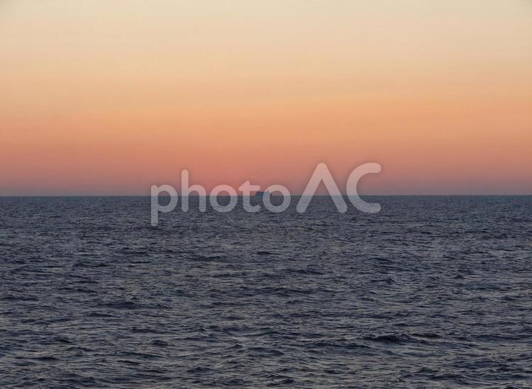 北欧クルーズ　夕暮れとクルーズ船 北欧,クルーズ,クルーズ船の写真素材