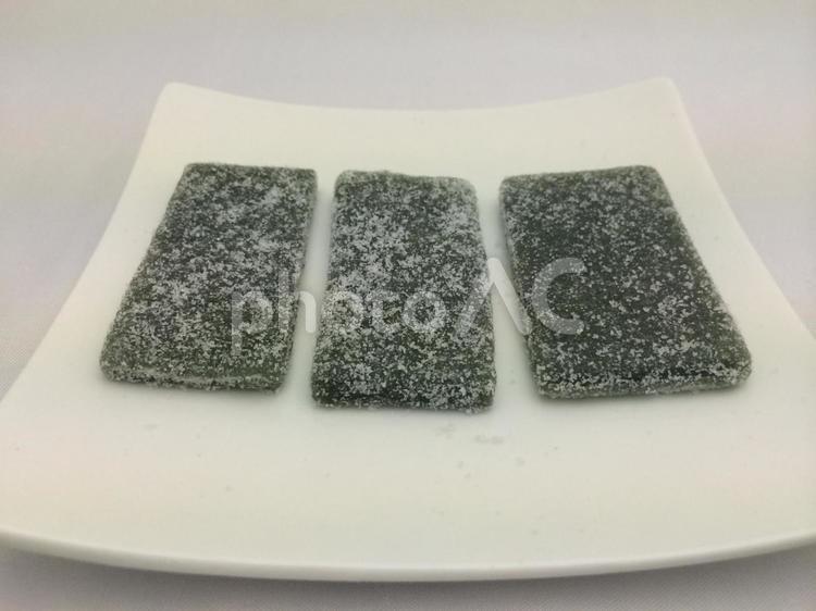 福井敦賀の銘菓、緑色の餅・求肥昆布 求肥昆布,餅菓子,薄いの写真素材