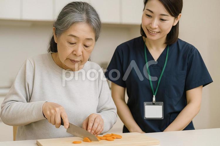 料理療法をする女性と作業療法士 リハビリ,リハビリテーション,入院の写真素材
