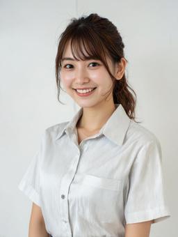 白いブラウス姿のビジネスウーマン 白いブラウス姿のビジネスウーマンの写真