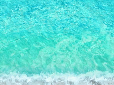 波打ち際の綺麗な海 波打ち際の綺麗な海の写真