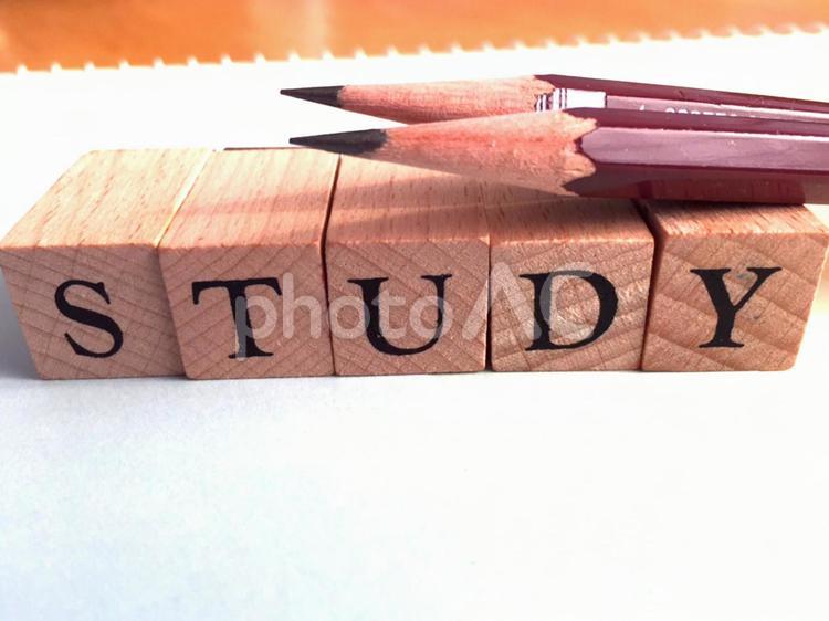 studyの文字の積み木と鉛筆 積み木,文房具,えんぴつの写真素材