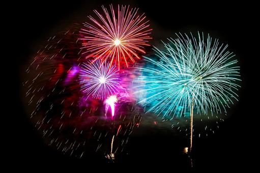 カラフルな花火大会の打ち上げ花火 カラフルな花火大会の打ち上げ花火 花火,打ち上げ花火,打上花火の写真素材