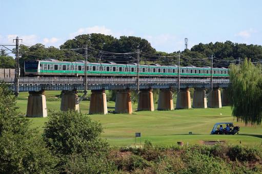休暇のJR川越線とゴルフカート 鉄道,交通,乗り物の写真素材